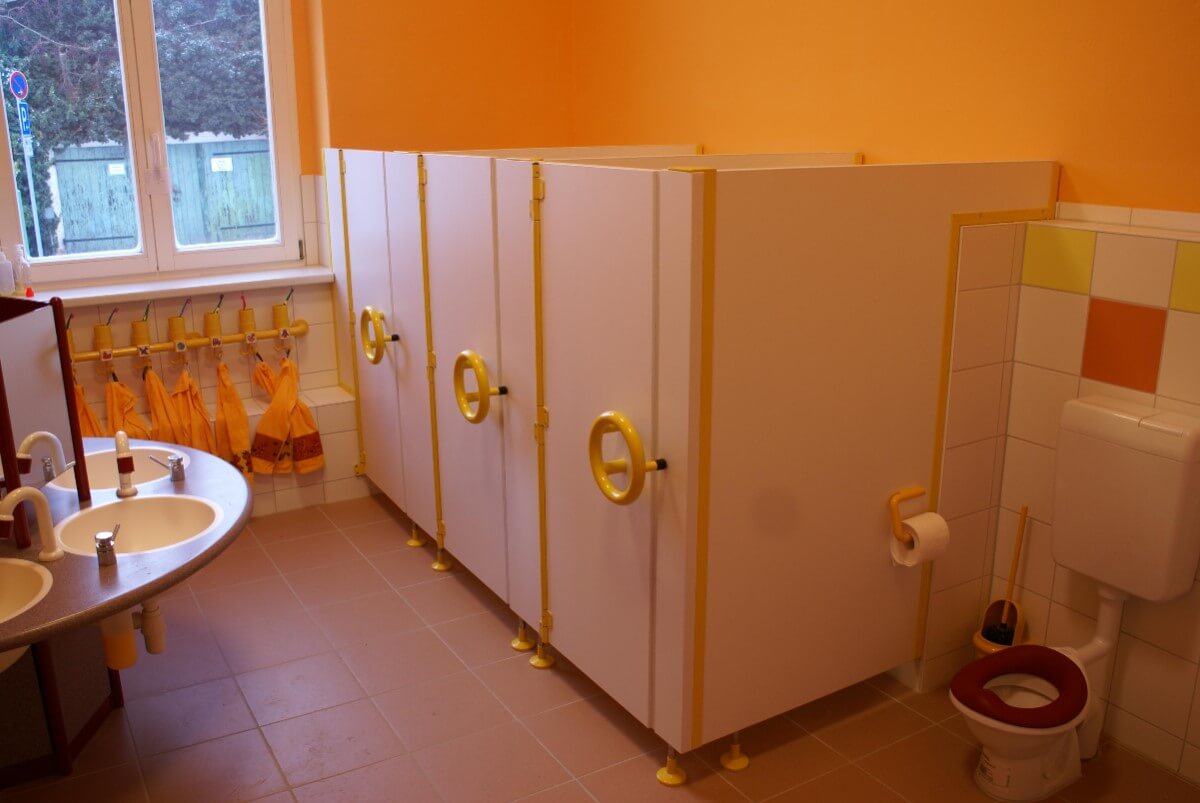 toalety w szkołach i przedszkolach