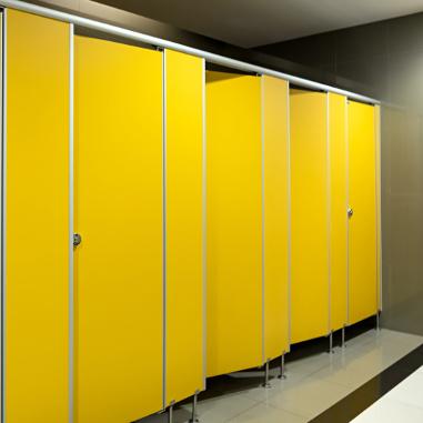 Najważniejsze cechy kabin sanitarnych do szkół